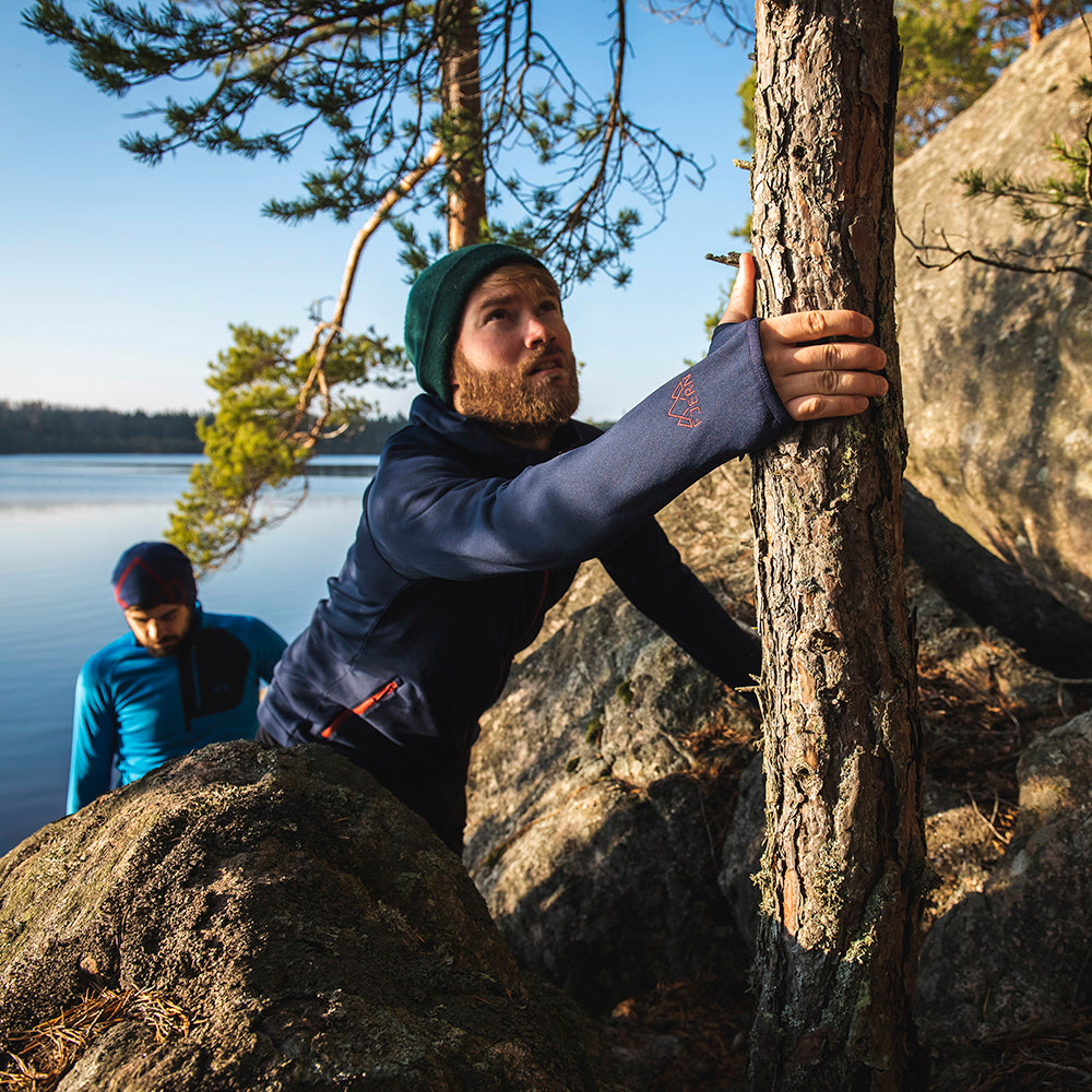Rust) | The Vandring is a mid-weight technical fleece hoodie designed for warmth, flexibility, and performance