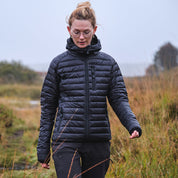 Fjern - Womens Aktiv Down Hooded Jacket (Stealth) | Venture further with the Aktiv, a versatile and lightweight insulated layer that offers exceptional warmth in a compact package