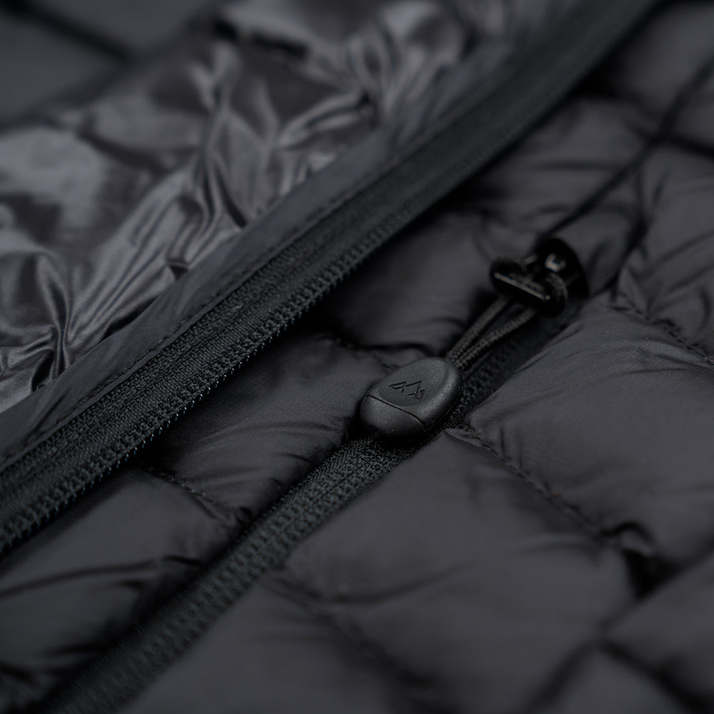 Fjern - Womens Aktiv Down Hooded Jacket (Stealth) | Venture further with the Aktiv, a versatile and lightweight insulated layer that offers exceptional warmth in a compact package