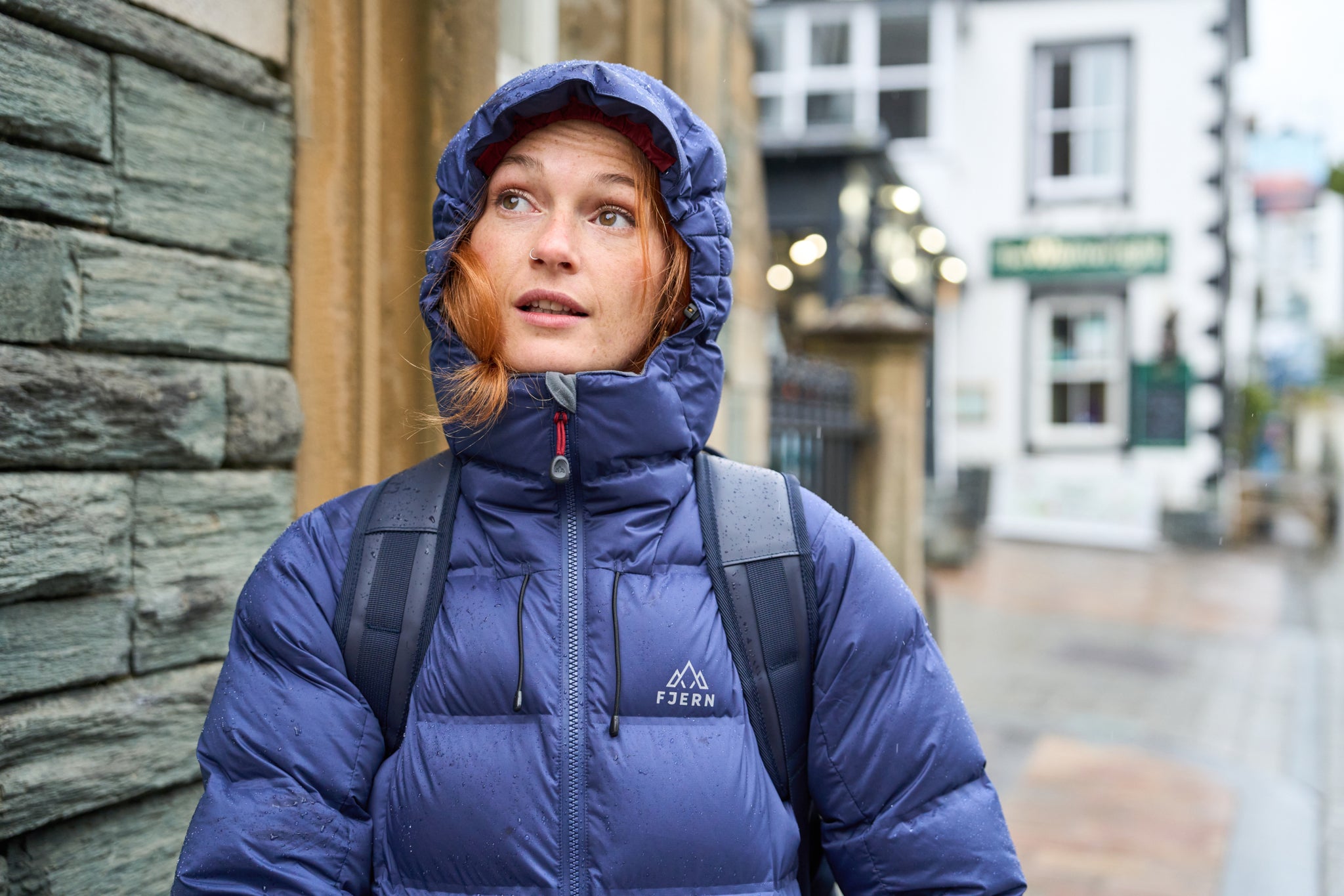 Person wearing a Fjern jacket in the rain