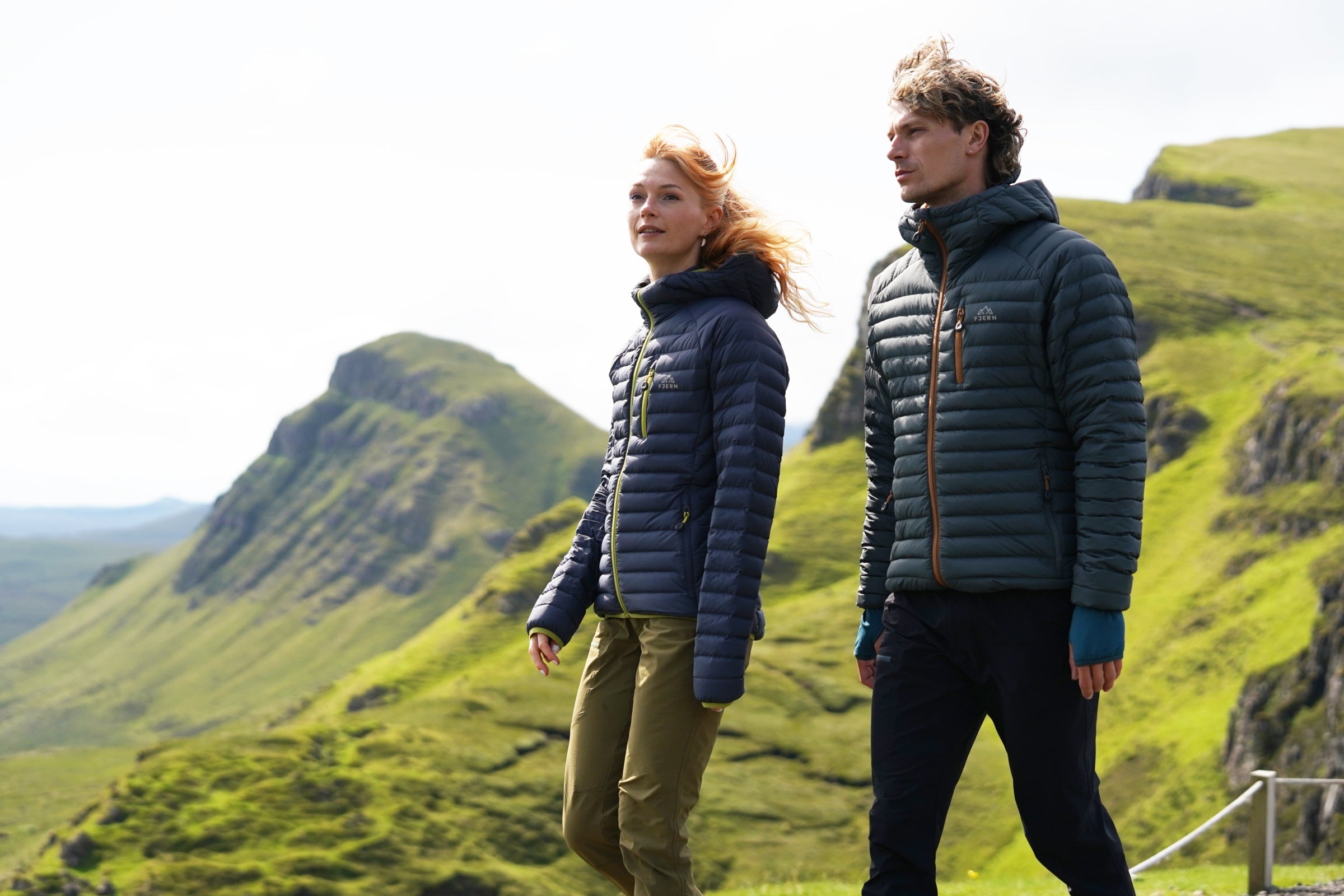 Man and woman wearing Aktiv II jackets outdoors in the highlands