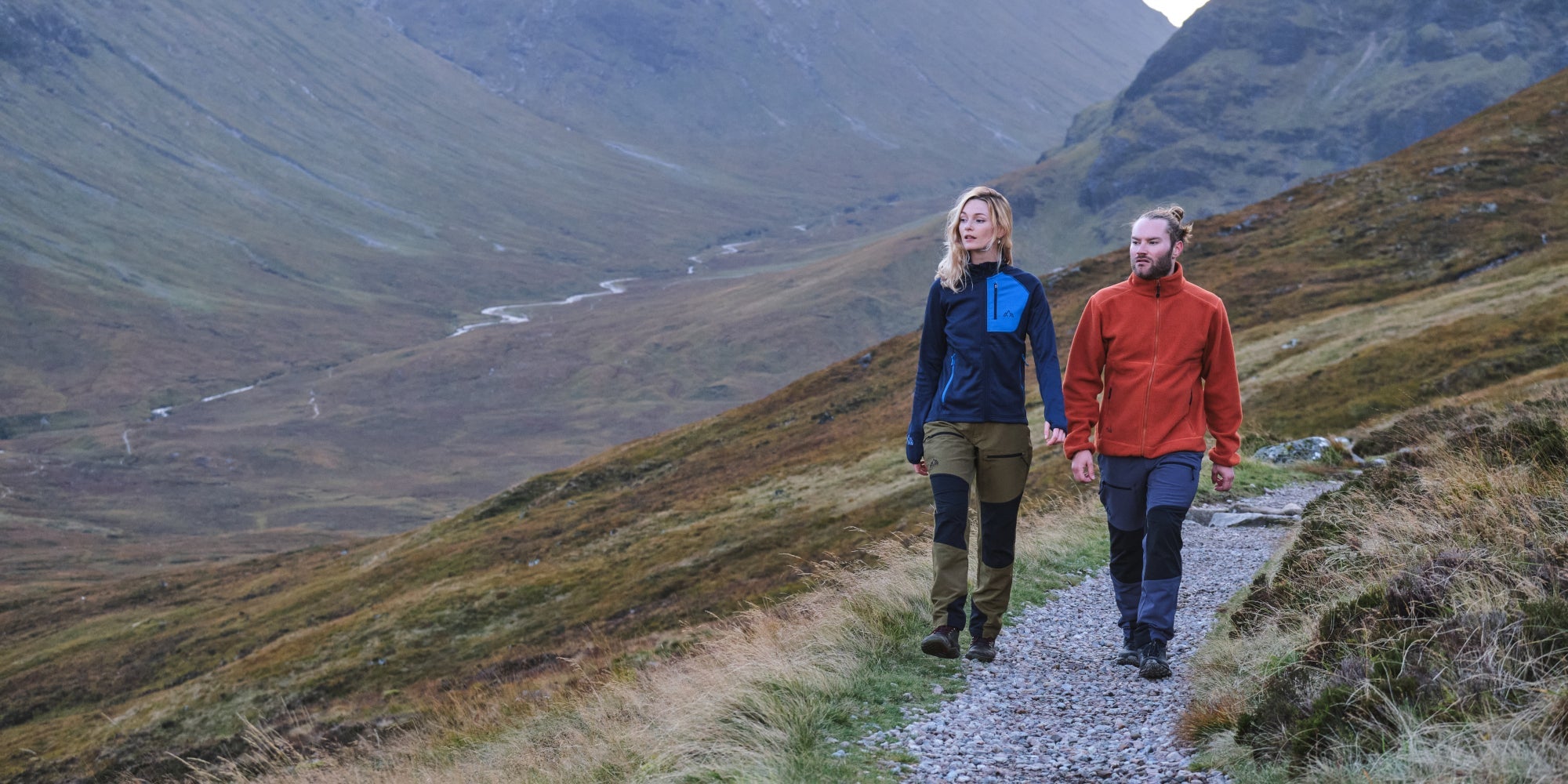 Fjern Bresprekk & Mysig Fleeces being worn on a Highland path