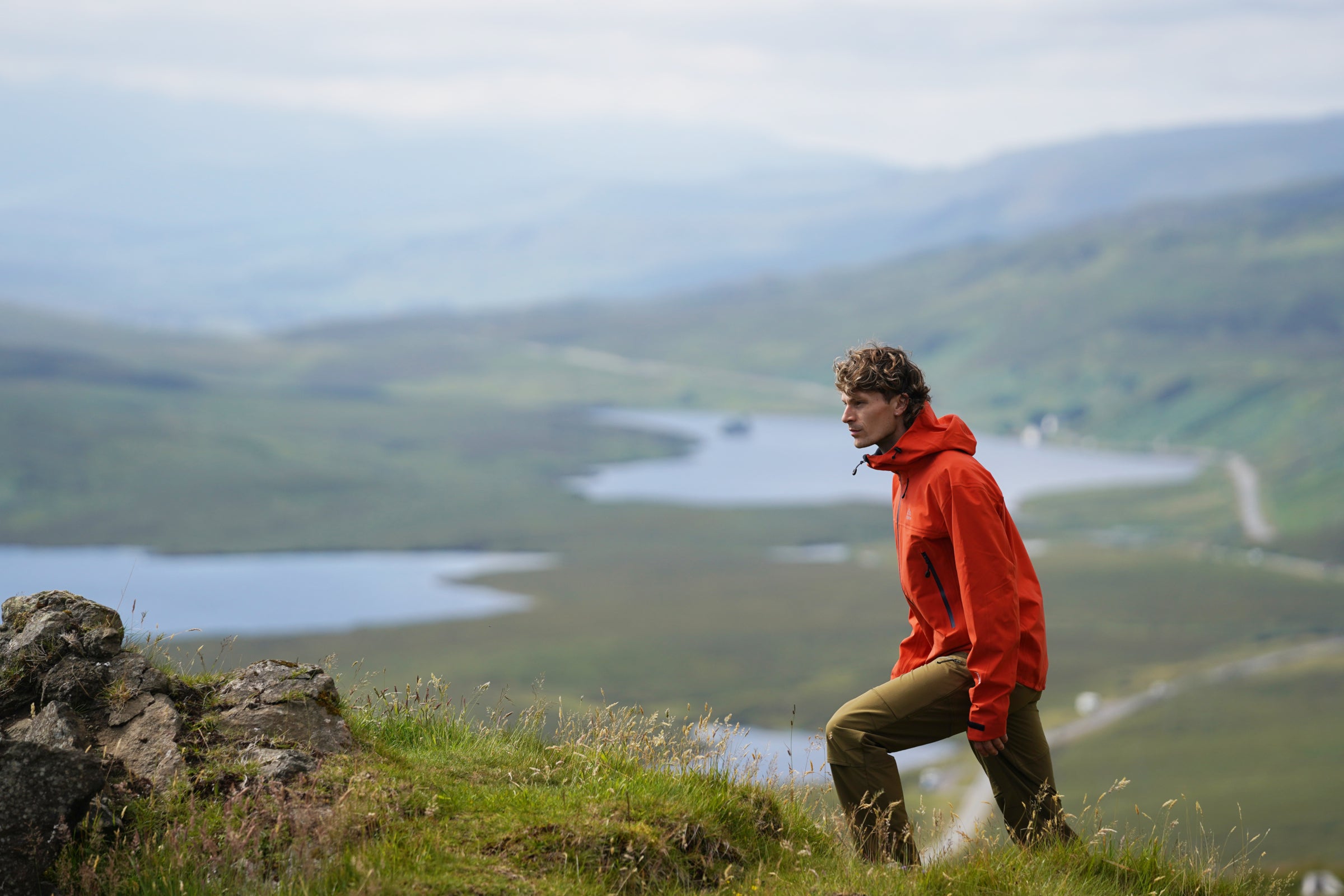 Man hiking in the hills wearing Fjern Orkan II
