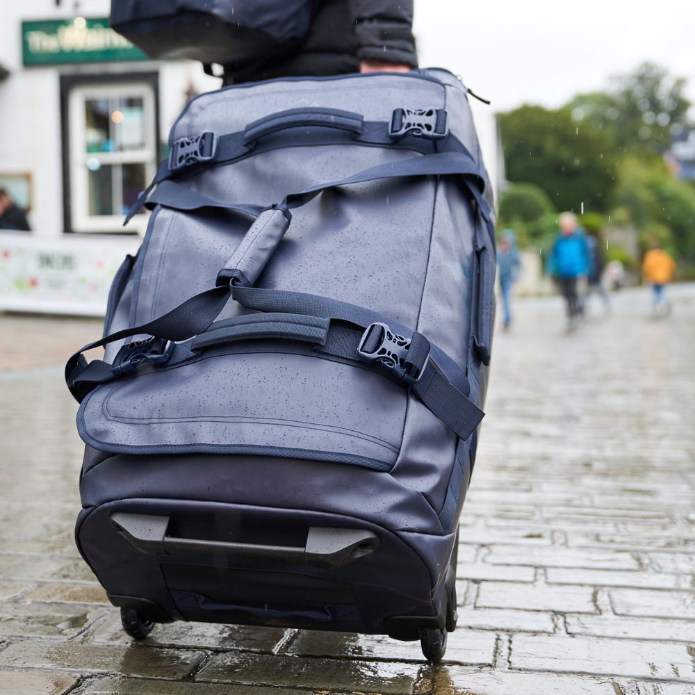 Fjern - Orädda 105L Wheeled Bag (Midnight) | The Orädda 105L Roller Duffle Bag is a rugged travel companion designed for durability