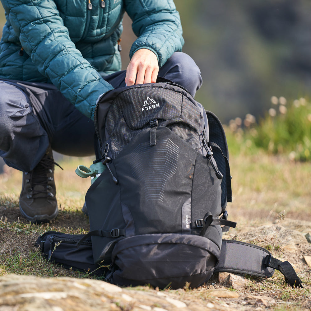all black hiking backpack Pinnacle 42L Unisex an ergonomic hip belt with pocket and a removable sternum strap Minimalist V2 - 40L Ultralight