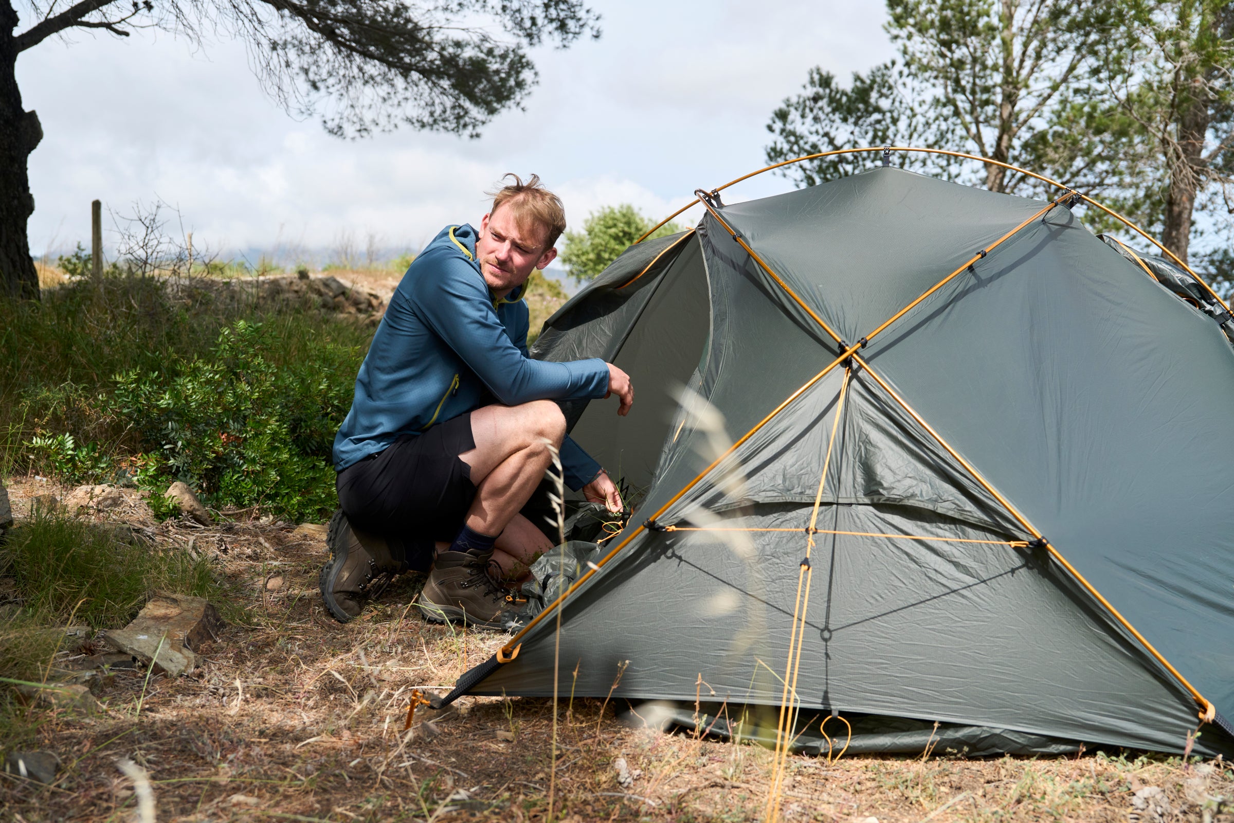 A person setting up a stormgrotta 2