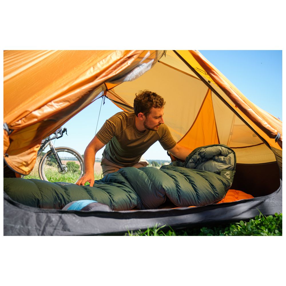 Arctic Blue) | Gear up for your fast-and-light adventures with the Hygge 200, an ultralight down-filled sleeping bag