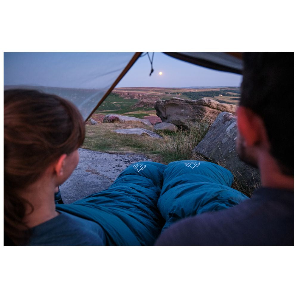 Fjern - Hygge 200 Down Sleeping Bag (Petrol/Arctic Blue) | Gear up for your fast-and-light adventures with the Hygge 200, an ultralight down-filled sleeping bag