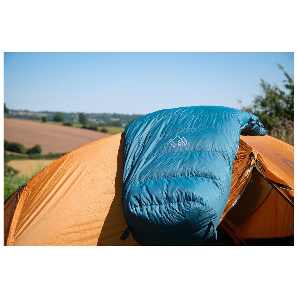 Fjern - Hygge 200 Down Sleeping Bag (Petrol/Arctic Blue) | Gear up for your fast-and-light adventures with the Hygge 200, an ultralight down-filled sleeping bag