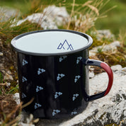 Fjern - Koppa Cup (Navy) | A must-have addition to your adventure essentials, this 500ml capacity mug is your ideal companion for savoring hot drinks and meals by the campfire