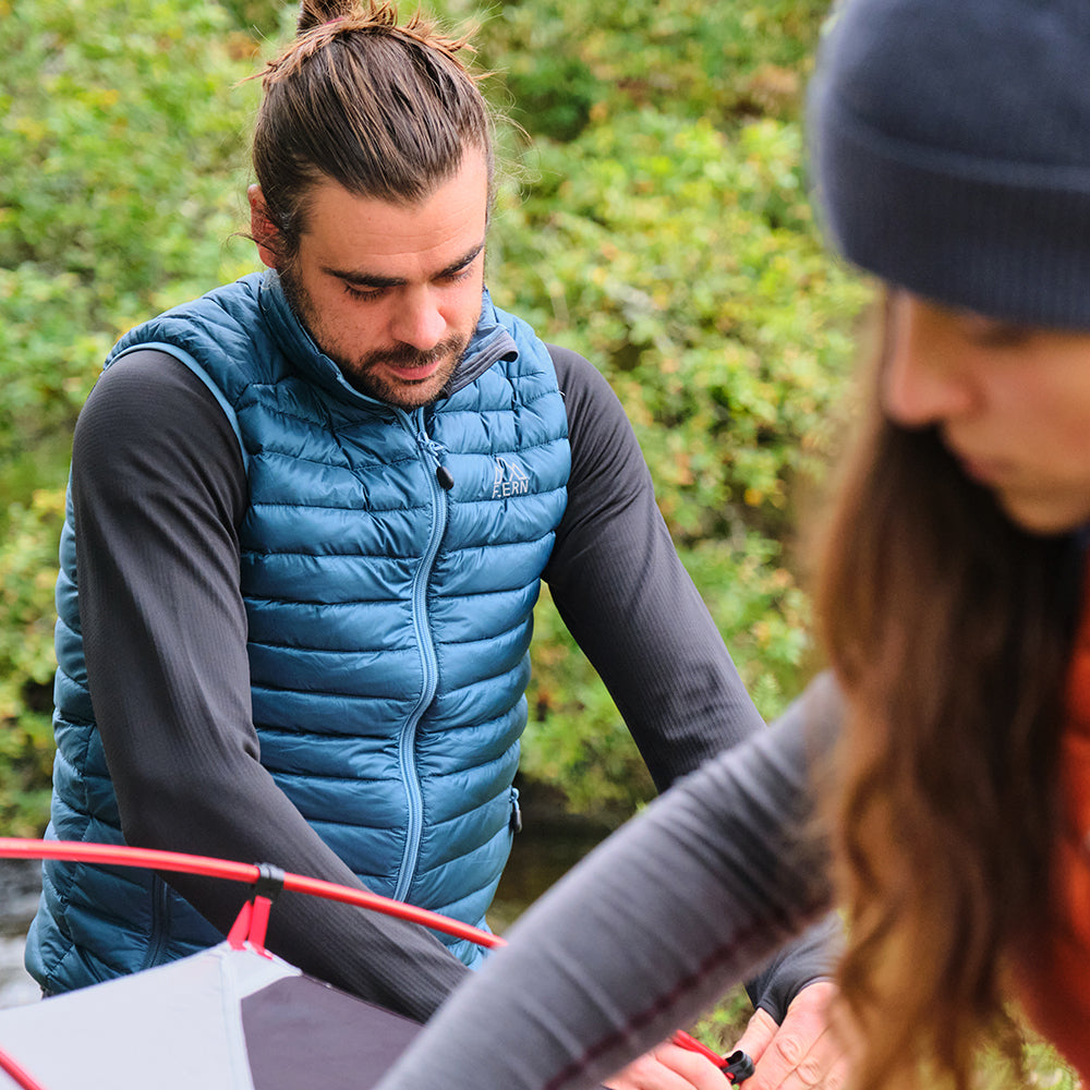 Arctic Blue) | Gear up your alpine performance with the Aktiv Gilet, a versatile and lightweight insulated layer that offers core warmth without the bulk