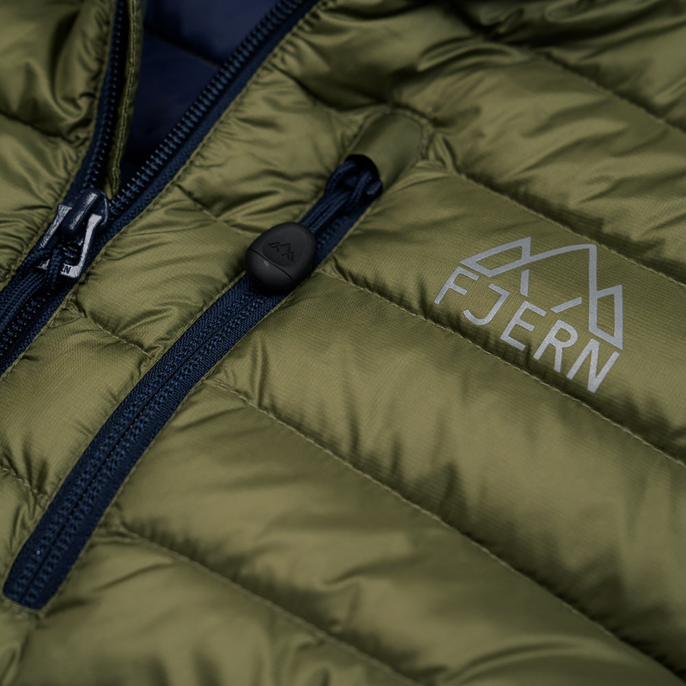 Fjern - Mens Aktiv Down Hoodless Jacket (Olive/Navy) | Venture further with the Aktiv, a versatile and lightweight insulated layer that offers exceptional warmth in a compact package