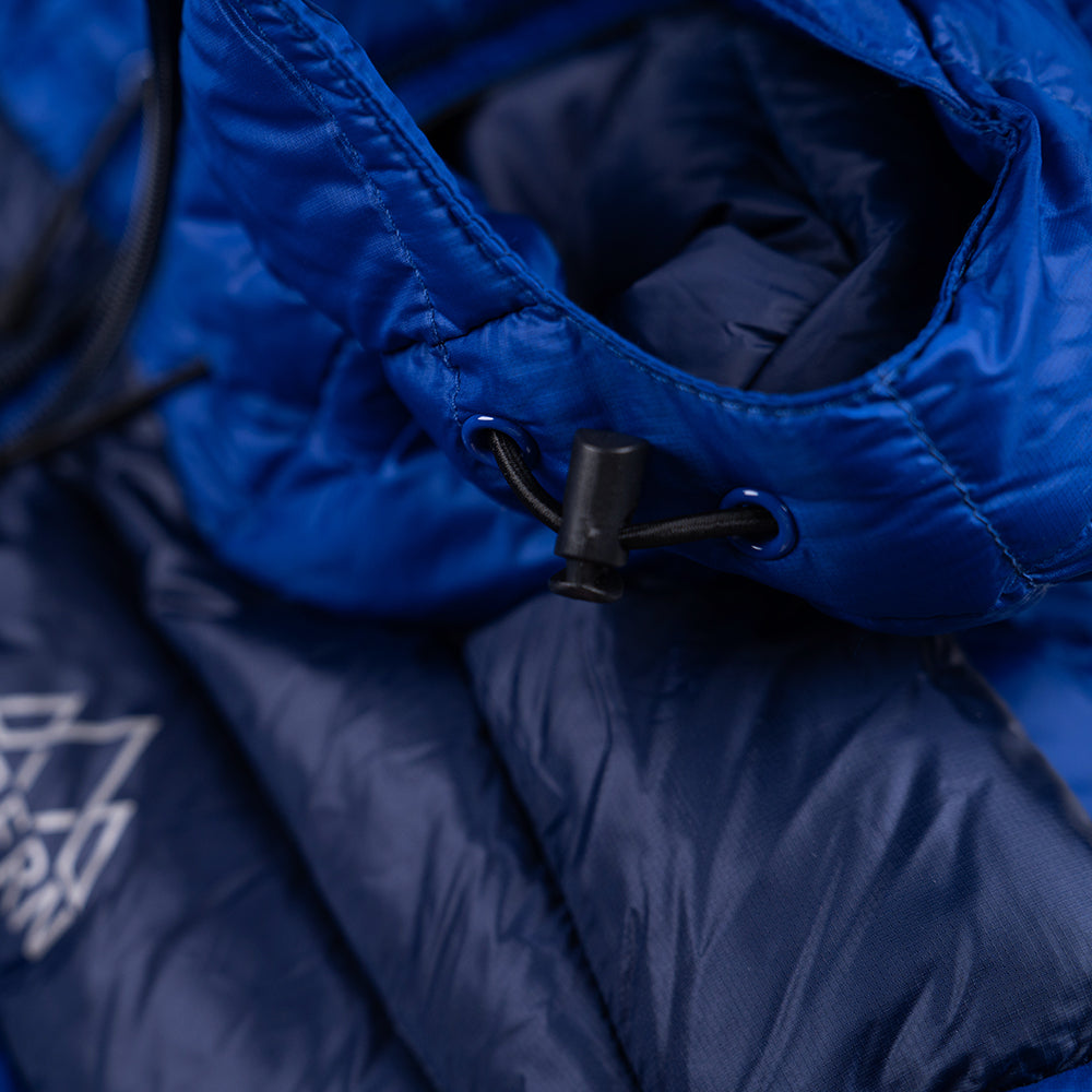 Fjern - Mens Arktis II Down Hooded Jacket (Electric/Navy) | The Arktis II is an incredibly versatile insulated layer that stands strong in brutal conditions
