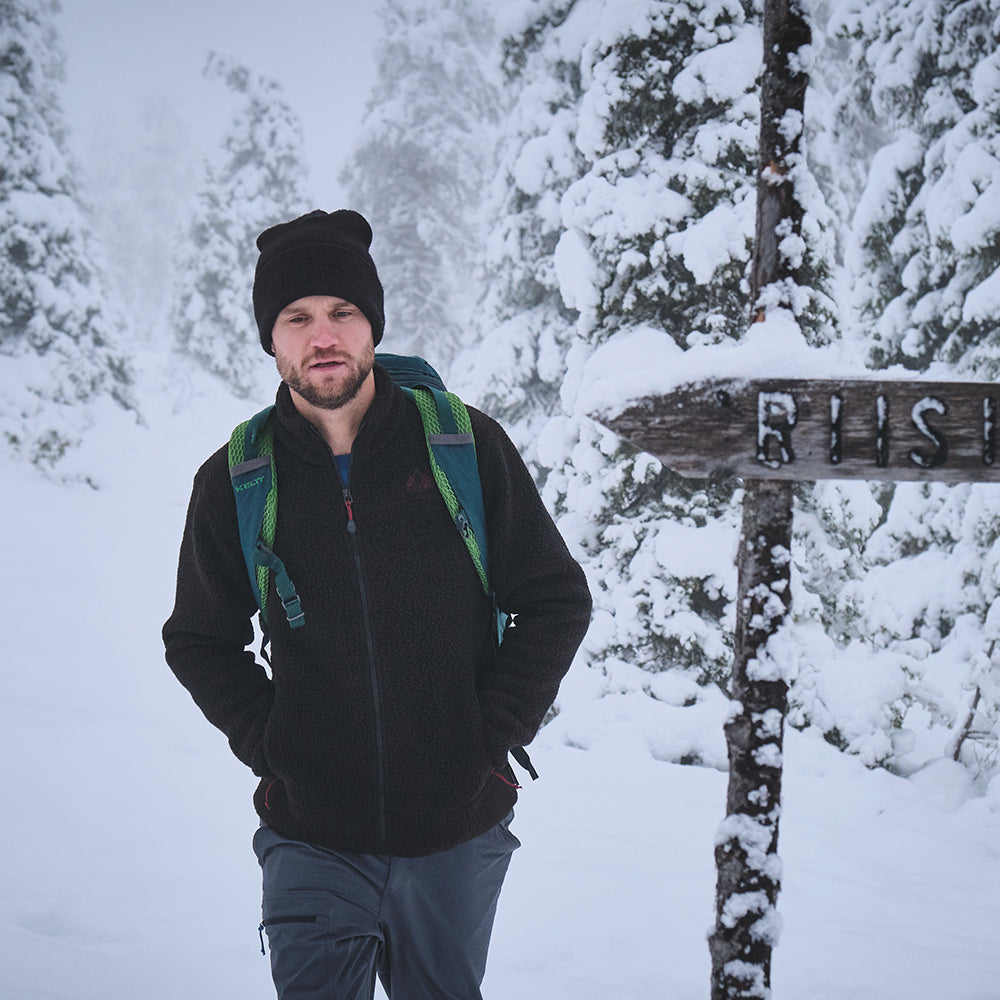 Fjern - Mens Koselig Polartec Fleece Jacket (Black/Rust) | Stay warm and cosy on your alpine adventures with our mid-layer Polartec fleece