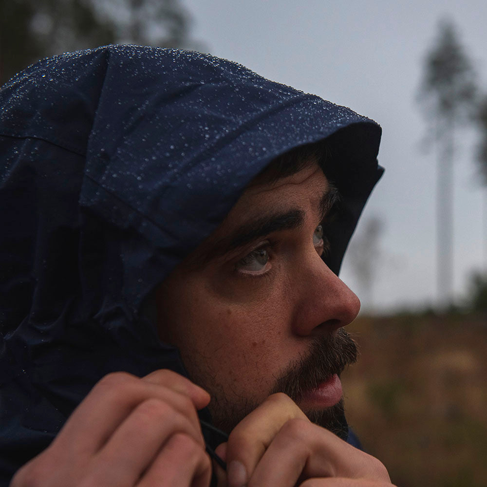 Fjern - Mens Orkan Waterproof Shell Jacket (Navy/Rust) | Face the harshest alpine challenges with confidence in the Orkan jacket, engineered to excel in extreme conditions