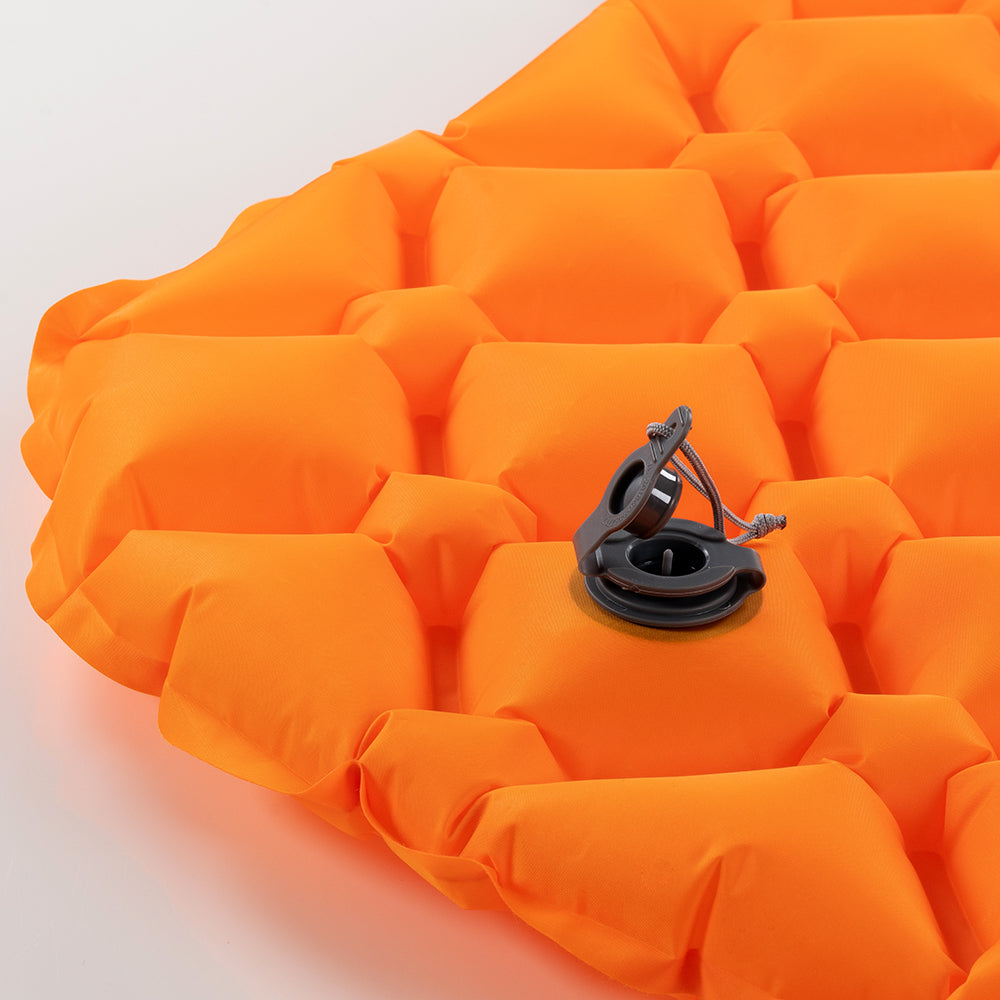 Fjern - Snabb Inflatable Lightweight Camping Mat (Sunshine) | Embark on summer adventures with this lightweight and compact sleeping solution