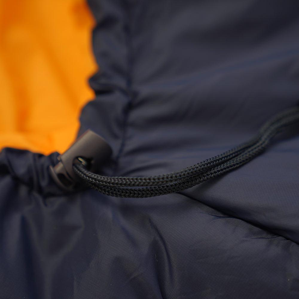 Fjern - Snarka 240 Sleeping Bag (Navy/Sunshine) | The Snarka 240 is a lightweight synthetic sleeping bag equipped for diverse climates
