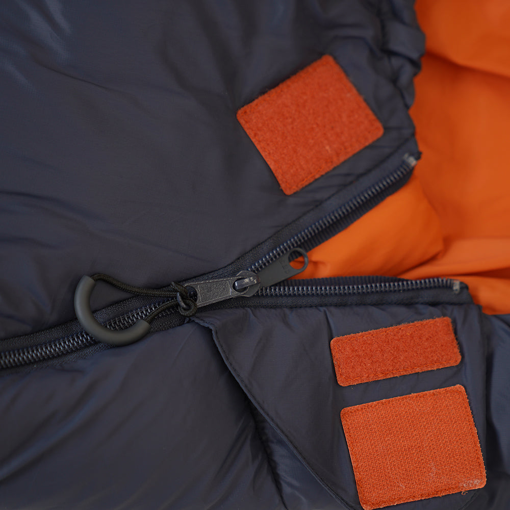 Fjern - Snarka 240 Sleeping Bag (Storm Grey/Burnt Orange) | The Snarka 240 is a lightweight synthetic sleeping bag equipped for diverse climates