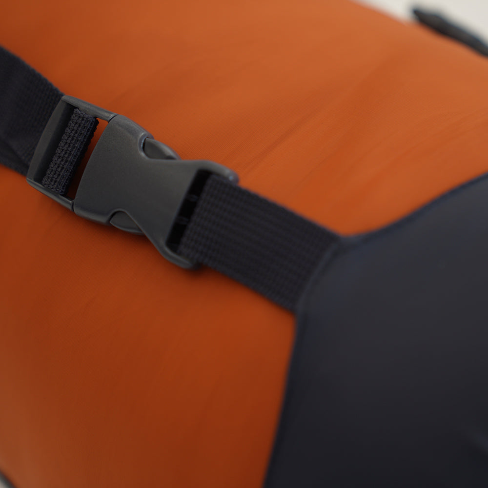 Fjern - Snarka 240 Sleeping Bag (Storm Grey/Burnt Orange) | The Snarka 240 is a lightweight synthetic sleeping bag equipped for diverse climates