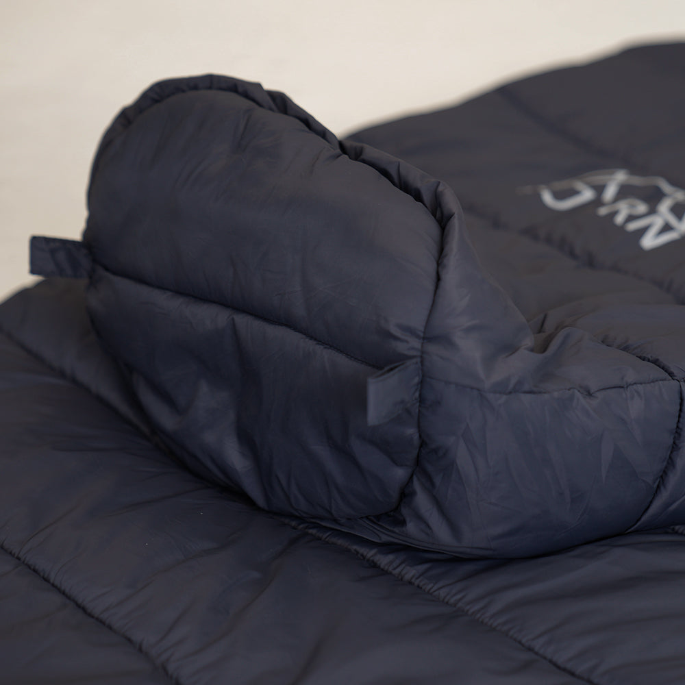 Fjern - Snarka 240 Sleeping Bag (Storm Grey/Burnt Orange) | The Snarka 240 is a lightweight synthetic sleeping bag equipped for diverse climates