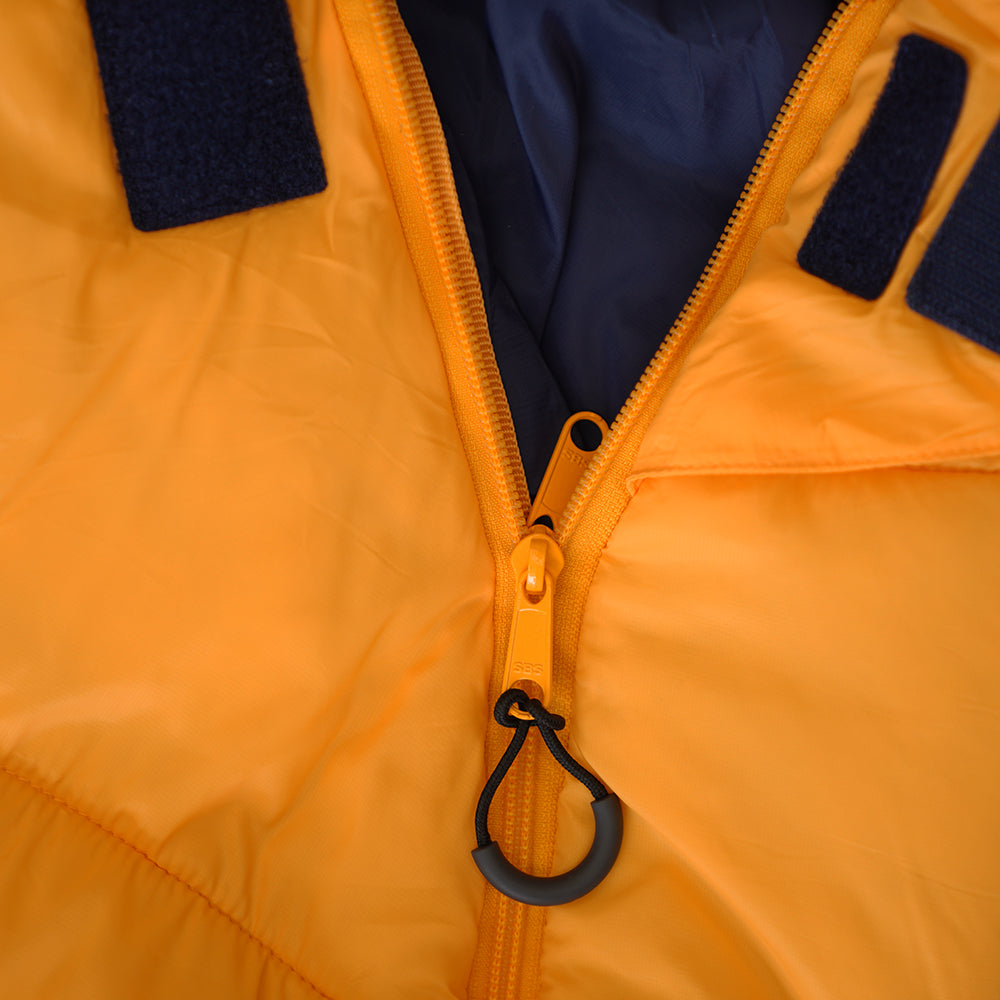 Fjern - Snarka 240 Sleeping Bag (Sunshine/Navy) | The Snarka 240 is a lightweight synthetic sleeping bag equipped for diverse climates