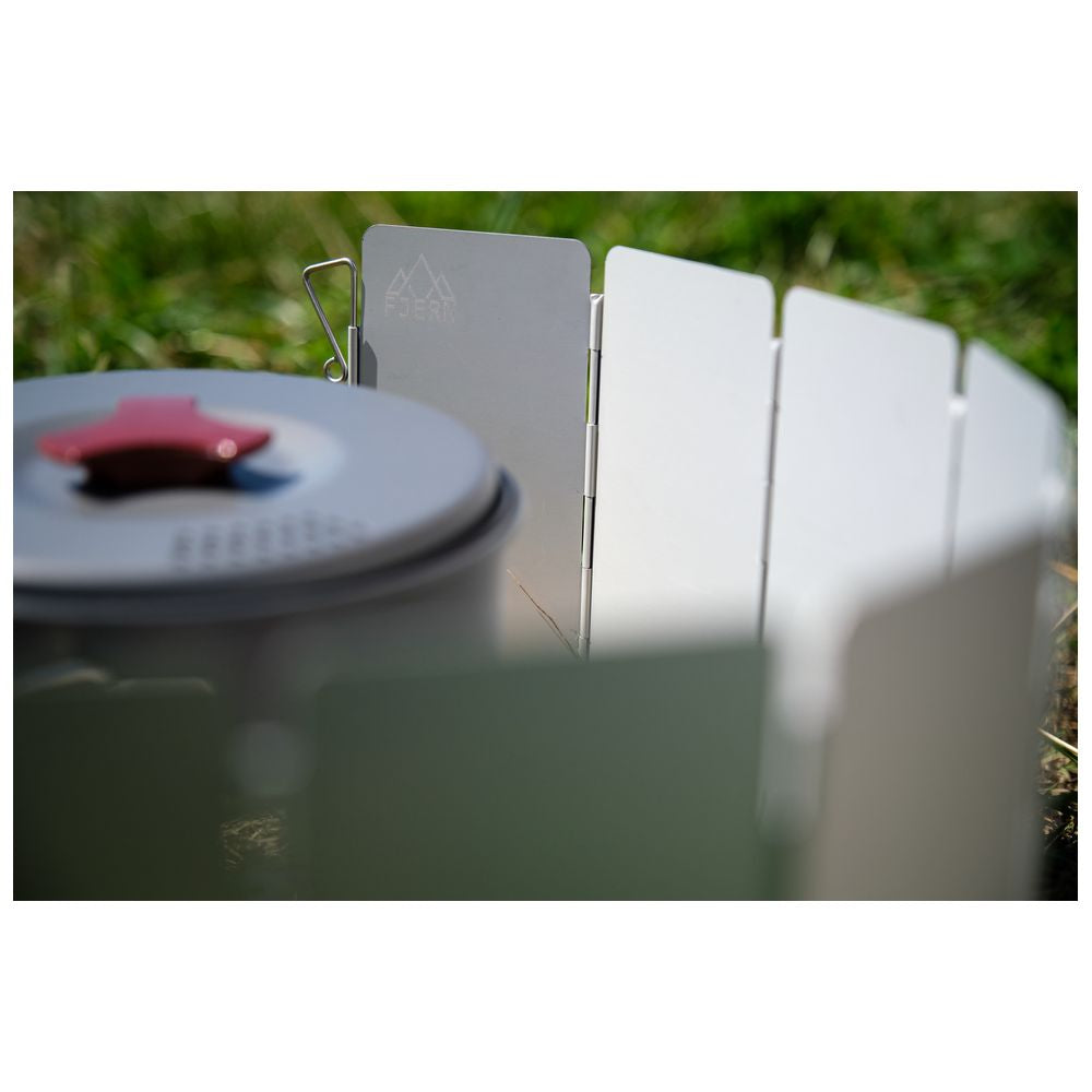 Fjern - Tuuli Stove Windshield (Silver) | Outdoor cooking has never been easier with our sleek, lightweight Aluminium Windshield