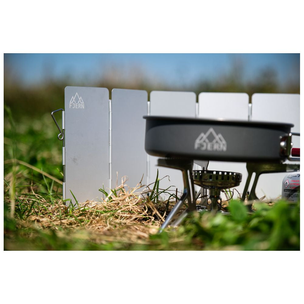 Fjern - Tuuli Stove Windshield (Silver) | Outdoor cooking has never been easier with our sleek, lightweight Aluminium Windshield