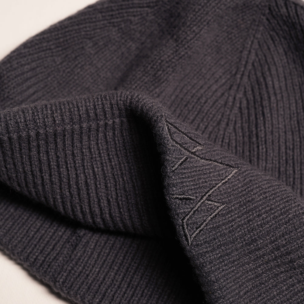 Fjern - Varm Beanie (Melange Storm Grey) | Our 5-gauge Lambswool Beanie is made from 100% fine 20mic Lambswool, perfect for keeping you warm on the trails or in the city