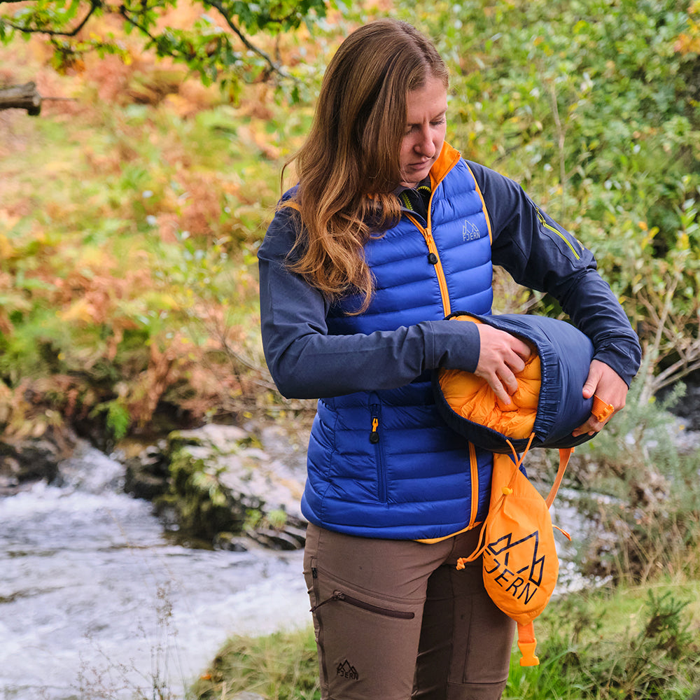 Sunshine) | Gear up your alpine performance with the Aktiv Gilet, a versatile and lightweight insulated layer that offers core warmth without the bulk