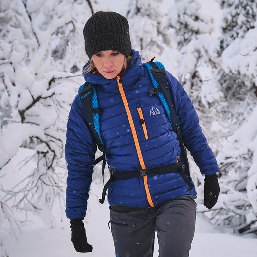 Fjern - Womens Aktiv Down Hooded Jacket (Electric/Sunshine) | Venture further with the Aktiv, a versatile and lightweight insulated layer that offers exceptional warmth in a compact package