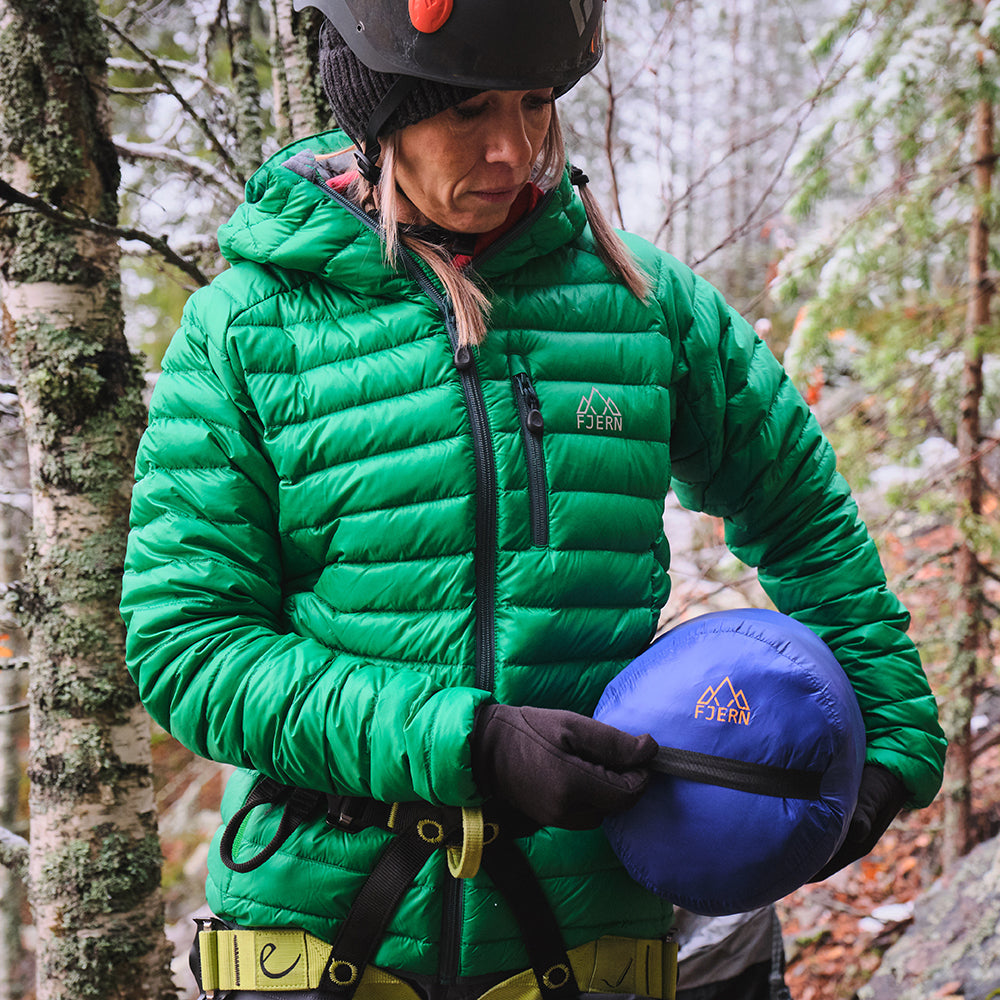 Fjern - Womens Aktiv Down Hooded Jacket (Green/Pine) | Venture further with the Aktiv, a versatile and lightweight insulated layer that offers exceptional warmth in a compact package