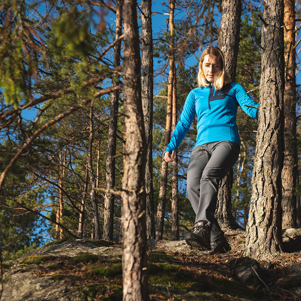 Navy) | Designed to meet the demands of ever-changing alpine conditions, the Bresprekk functions as both a winter baselayer and a lightweight midlayer