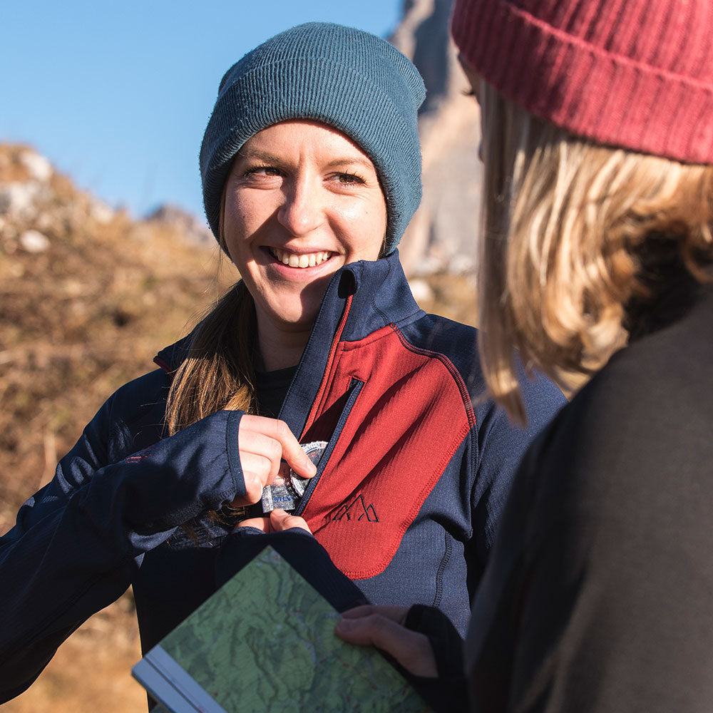 Fjern - Womens Bresprekk Half Zip Grid Fleece (Navy/Rust) | Designed to meet the demands of ever-changing alpine conditions, the Bresprekk functions as both a winter baselayer and a lightweight midlayer