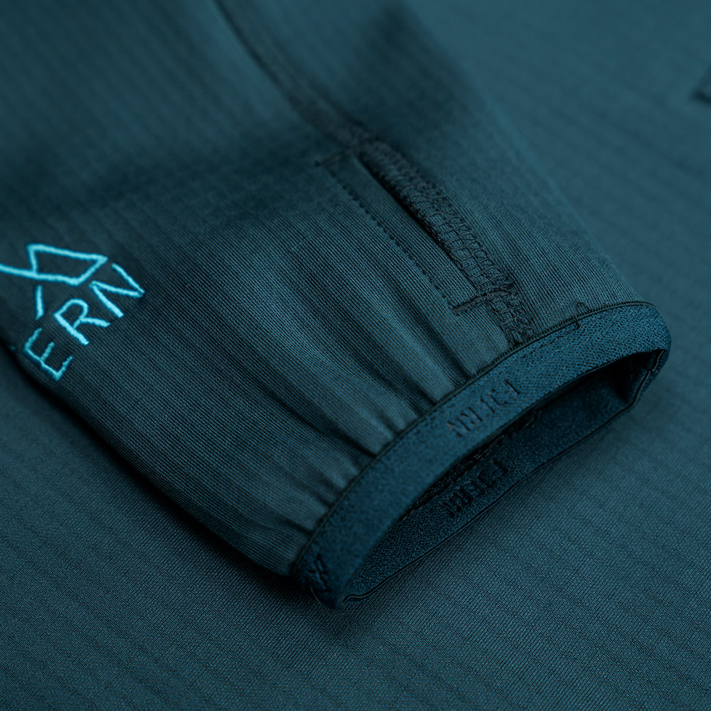 Fjern - Womens Bresprekk Half Zip Grid Fleece (Petrol/Arctic Blue) | Designed to meet the demands of ever-changing alpine conditions, the Bresprekk functions as both a winter baselayer and a lightweight midlayer