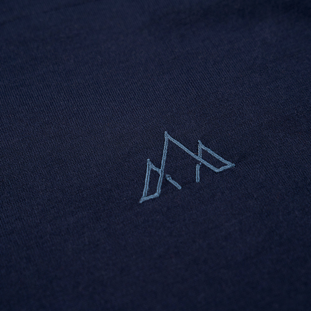 Fjern - Womens Första Merino Blend Long Sleeve Crew Baselayer (Navy) | Explore the outdoors with the Första, a versatile and lightweight technical crew top designed for the active adventurer