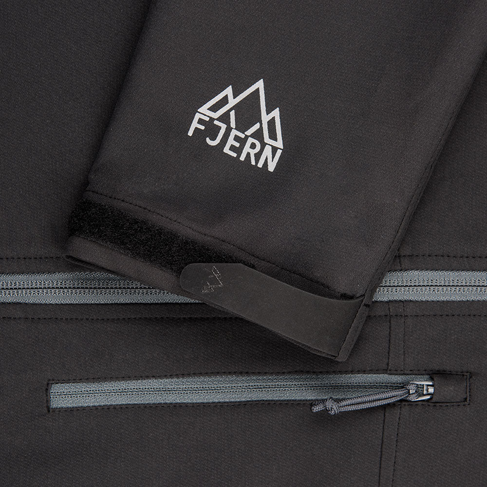 Fjern - Womens Grenser Softshell Jacket (Black/Charcoal) | Conquer the mountains with the Grenser softshell, the ultimate jacket for alpine adventures