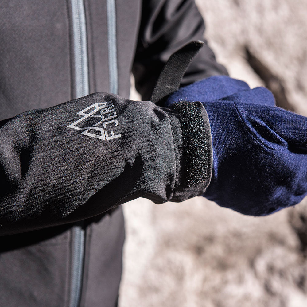 Fjern - Womens Grenser Softshell Jacket (Black/Charcoal) | Conquer the mountains with the Grenser softshell, the ultimate jacket for alpine adventures