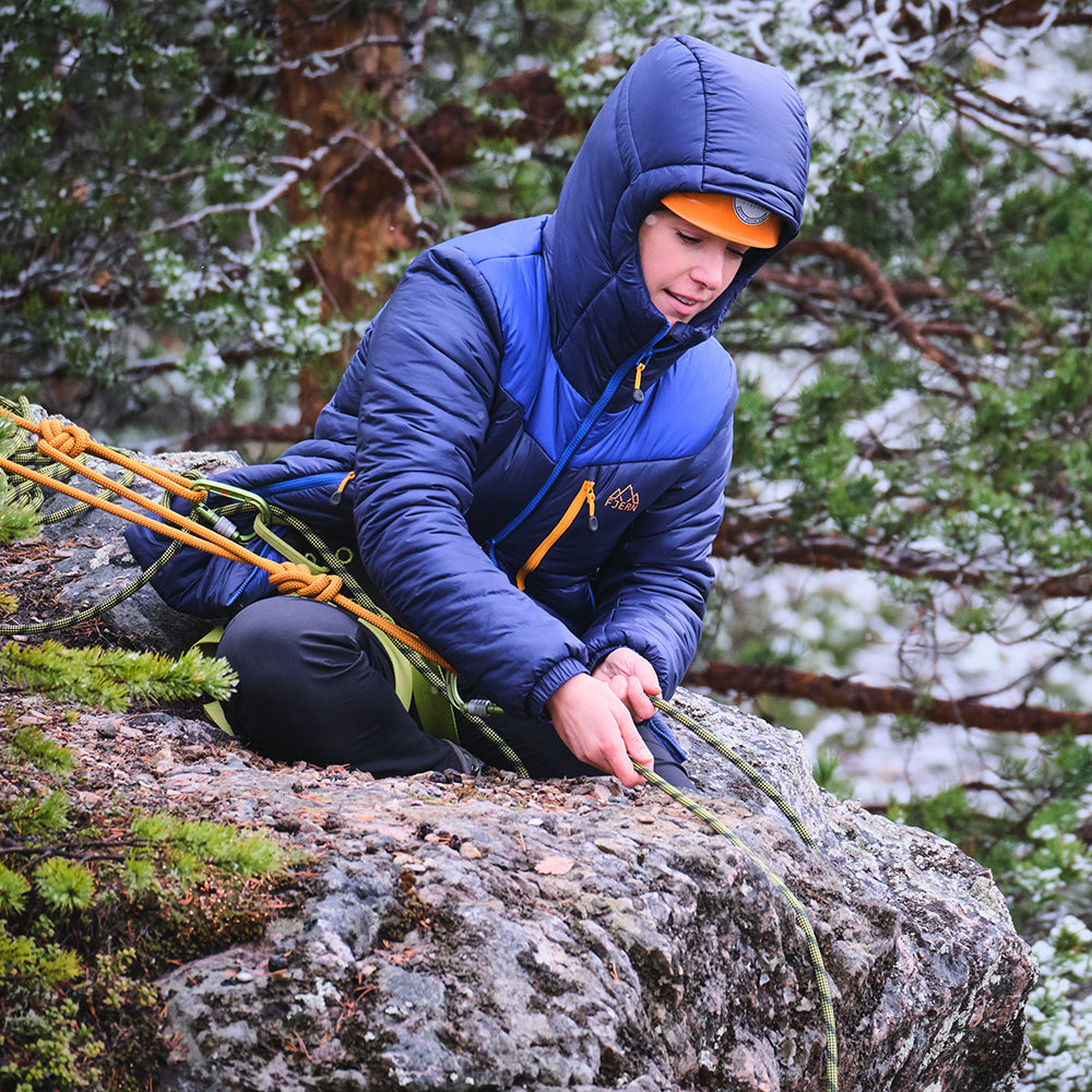 Fjern - Womens Husly Super Insulated Jacket (Navy/Electric) | Brave the extreme cold with our warmest insulated layer, perfect for climbing and outdoor adventures in frigid conditions