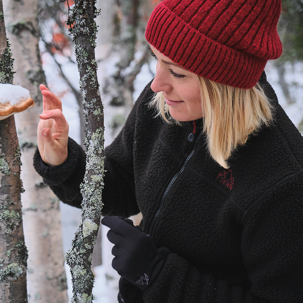 Fjern - Womens Koselig Polartec Fleece Jacket (Black/Rust) | Stay warm and cosy on your alpine adventures with our mid-layer Polartec fleece