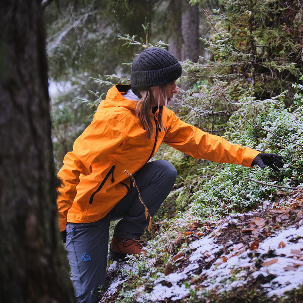 Fjern | Womens Skjold Packable Waterproof Jacket (Sunshine/Navy)